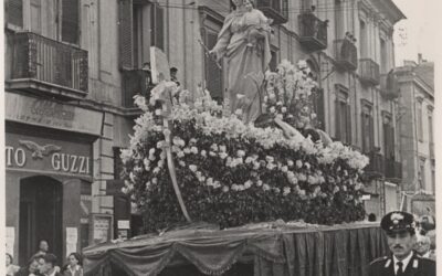 Carro con la statua della madonna Ausiliatrice