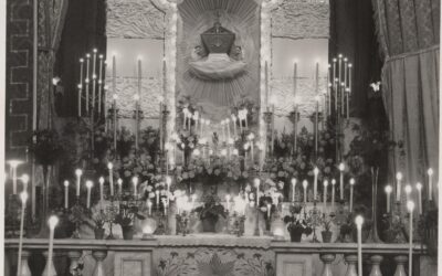 Interno Chiesa addobbata con fiori e luci – Caserta Istituto Salesiani